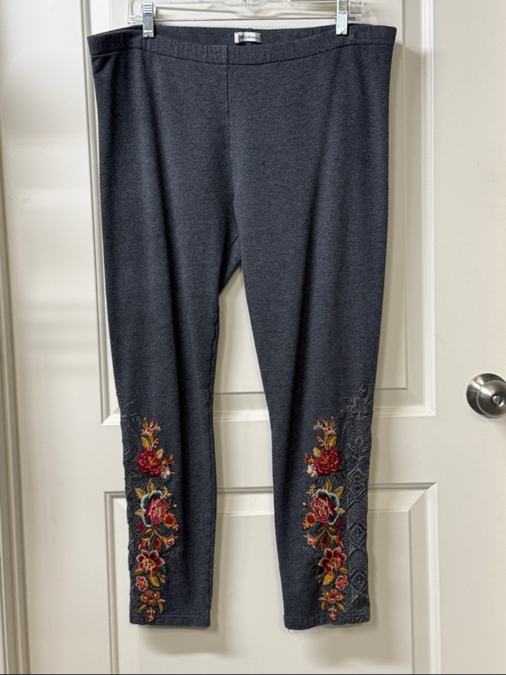Dark Gray Leggings with Embroidered Floral Detail